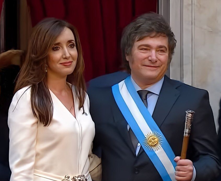 Qué marca es el traje que usó Javier Milei, una asunción marcada por la formalidad