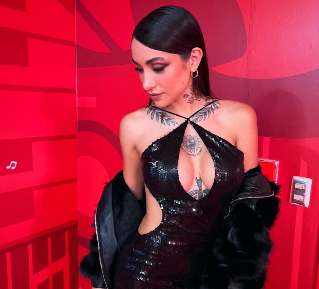La Nena de Argentina a solo horas de actuar en viña del mar sorprendió con un video en el que se muestra el nuevo Tatuaje de María Becerra, que nos querrá contar?