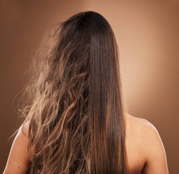 Por qué la humedad nos hace frizz en el pelo
