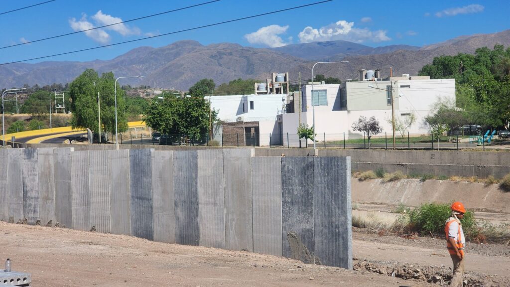 Muro en la Universidad Nacional de Cuyo