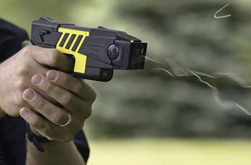 Vigiladores de Seguridad podrán usar pistolas Taser