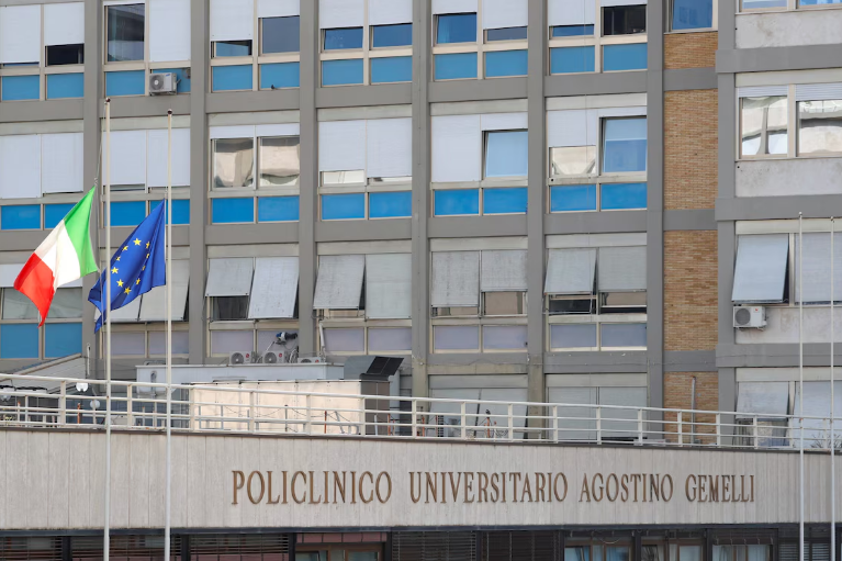 El papa Francisco fue hospitalizado