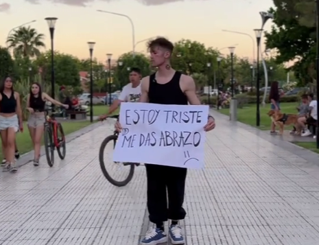 el influencer ruso Parviz se va de Argentina