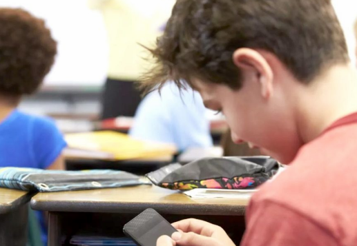 Uso de celulares en clase en Mendoza