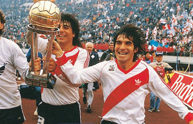 camiseta River 1986
