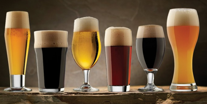 cómo servir una cerveza artesanal